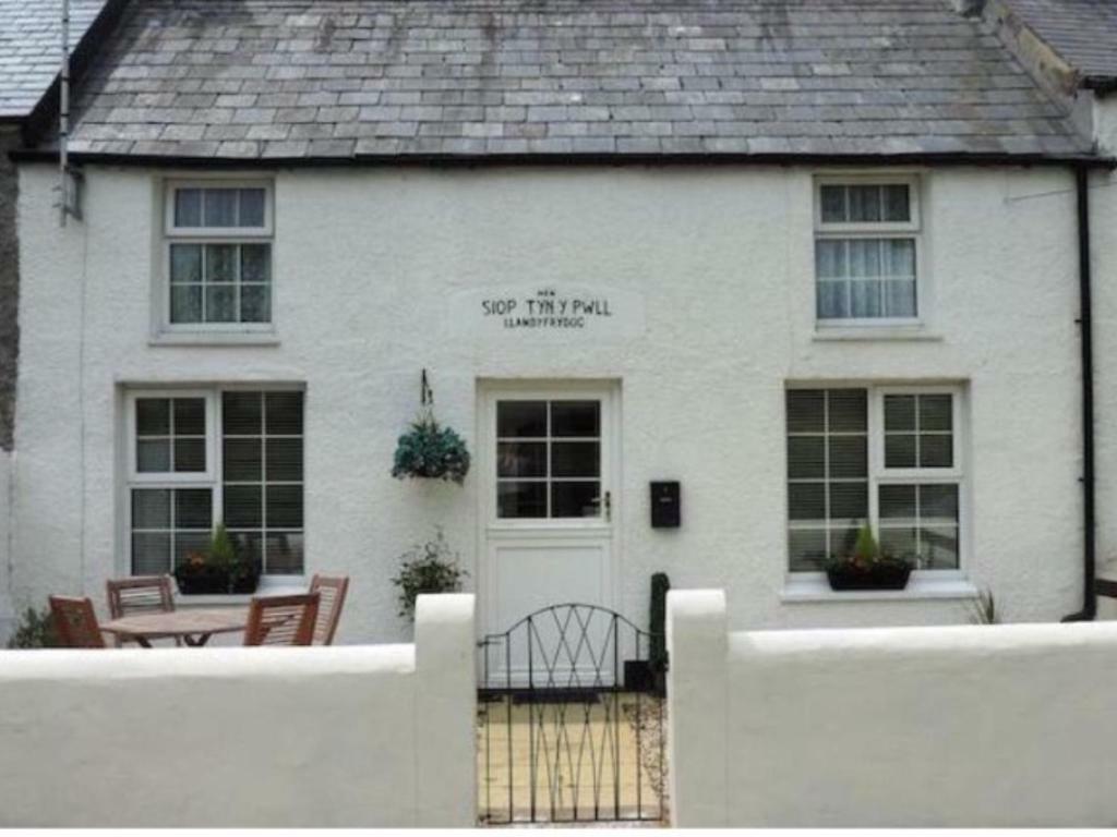 The Old Shop Villa Llandyfrydog Exteriör bild