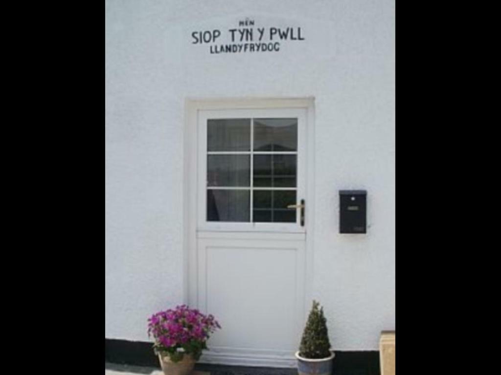 The Old Shop Villa Llandyfrydog Exteriör bild