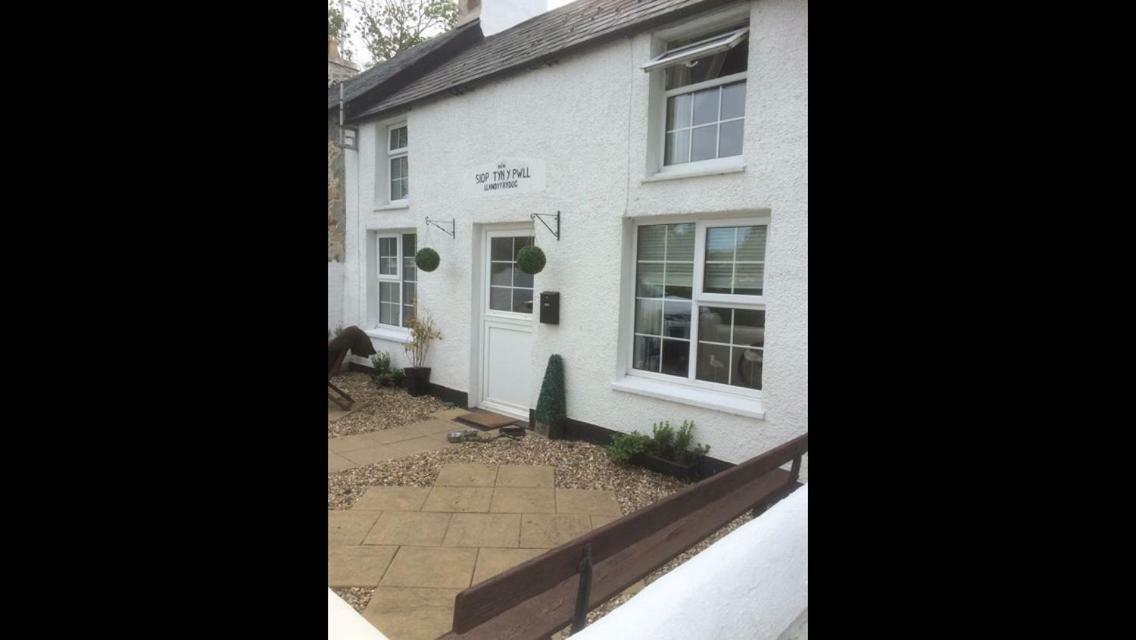 The Old Shop Villa Llandyfrydog Exteriör bild